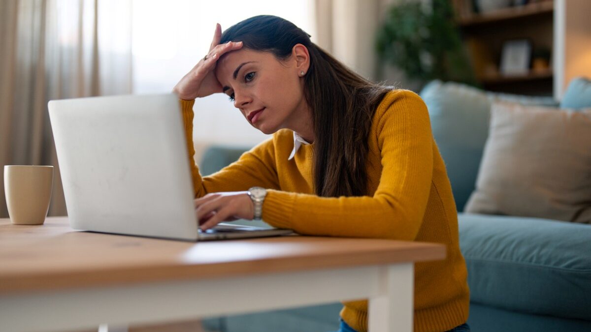 Are Online Hormone Replacement Ads Playing on Your Fears? What You Need to Know Before You Click